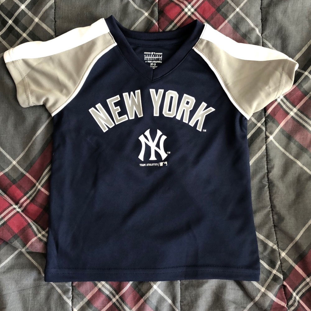 MLB Genuine Merchandise New York Yankees Tee